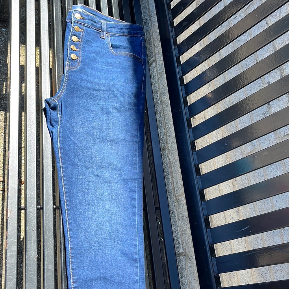 No boundaries women’s juniors size 17 button fly jeans